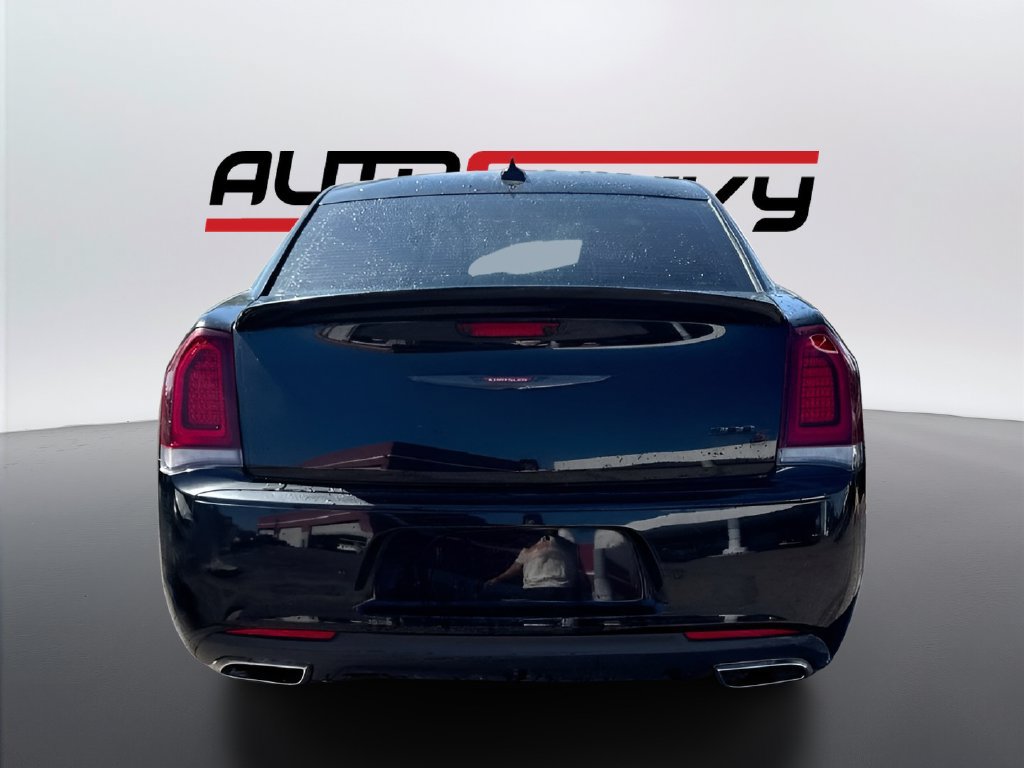 Used 2022 Chrysler 300 S w/ Comfort Group RWD image 6