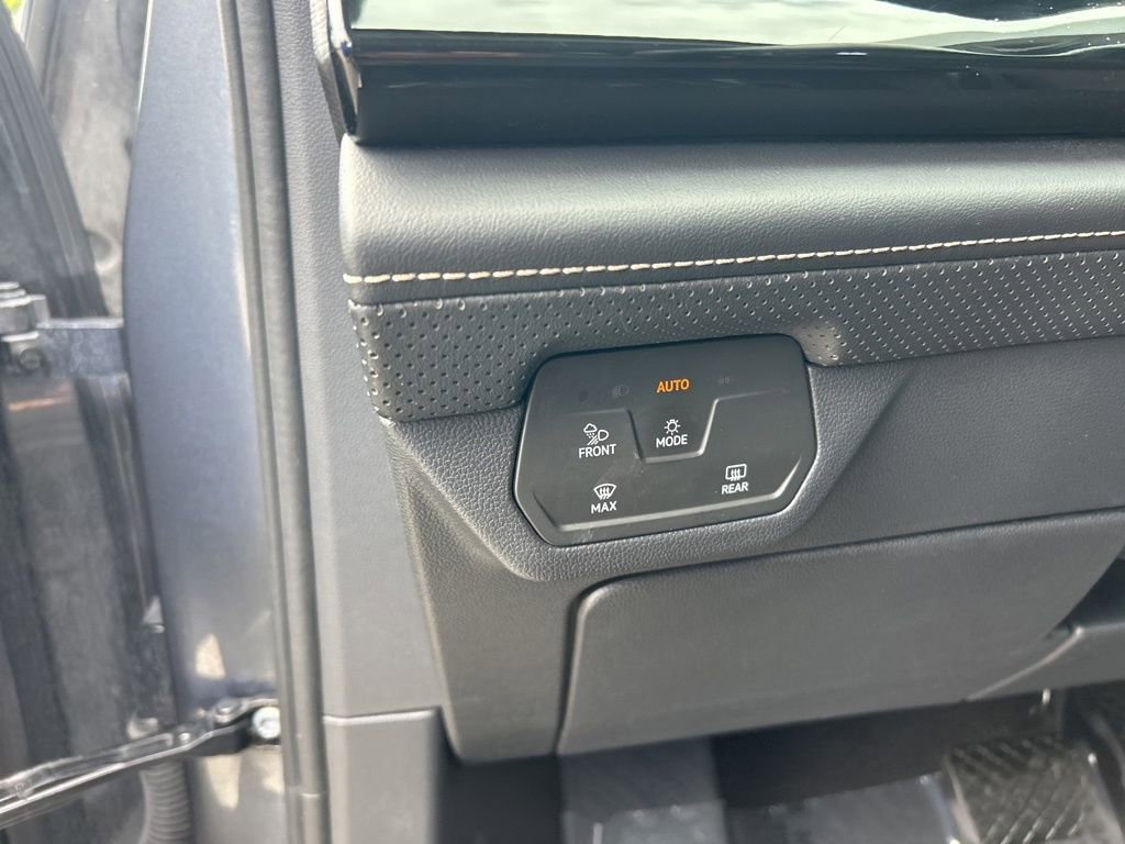 Used 2024 Volkswagen Atlas SE image 37