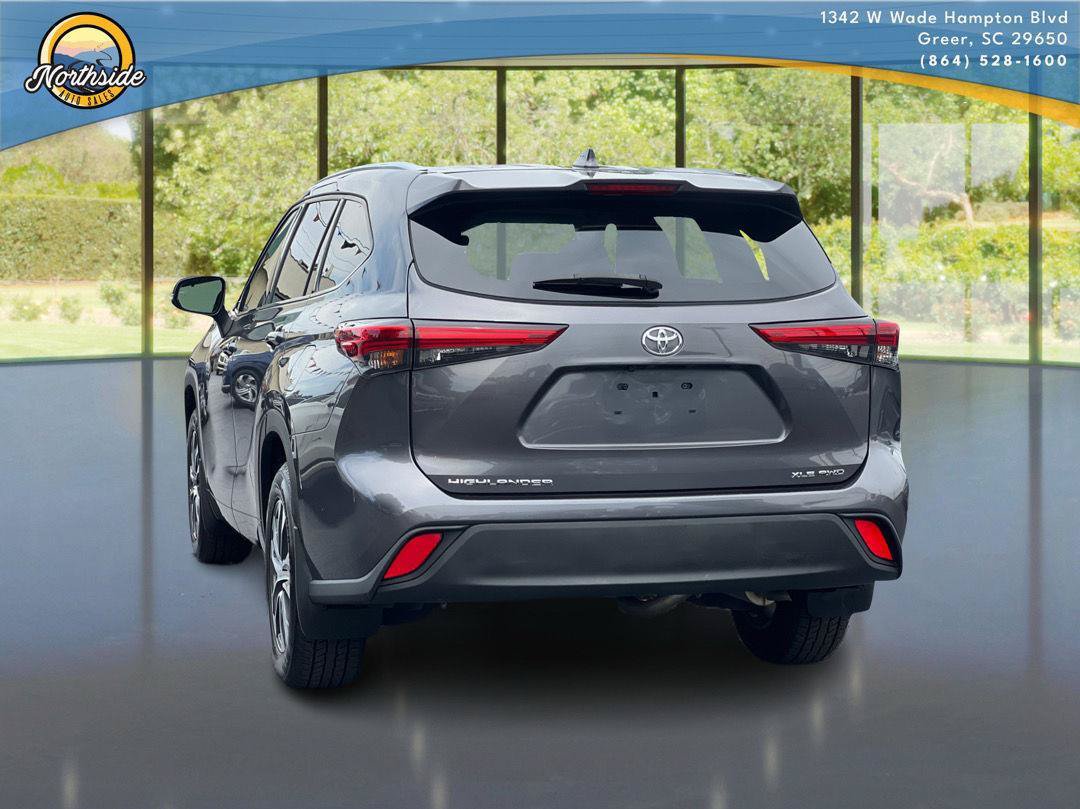 Used 2021 Toyota Highlander XLE AWD/4WD image 5