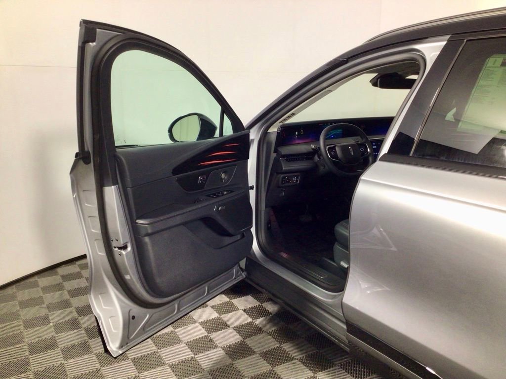 New 2026 Lincoln Nautilus Reserve w/ Jet Appearance Package image 17