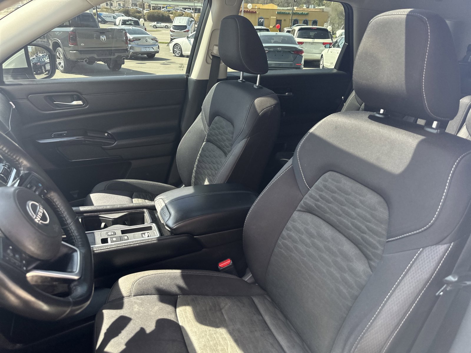 Used 2022 Nissan Pathfinder SV w/ SV Premium Package image 21