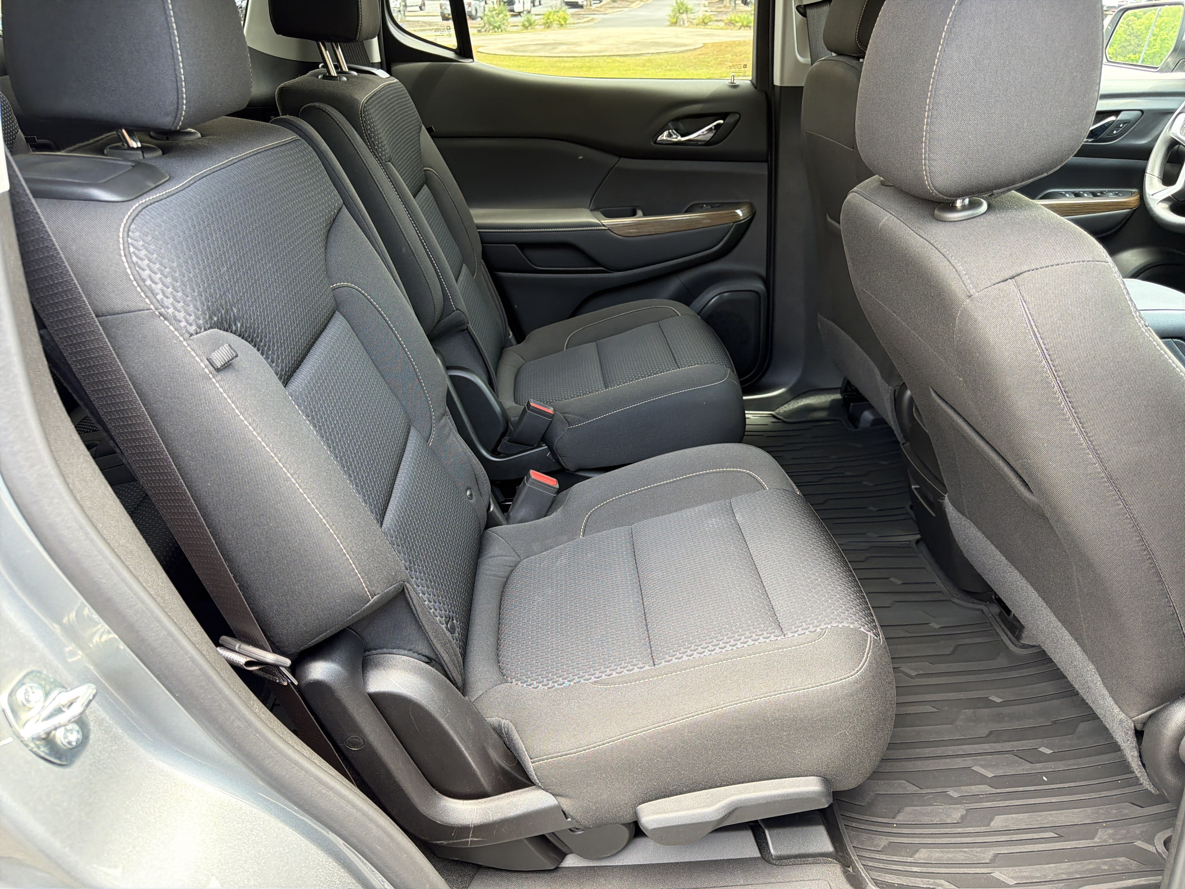Used 2023 GMC Acadia SLE AWD/4WD image 15