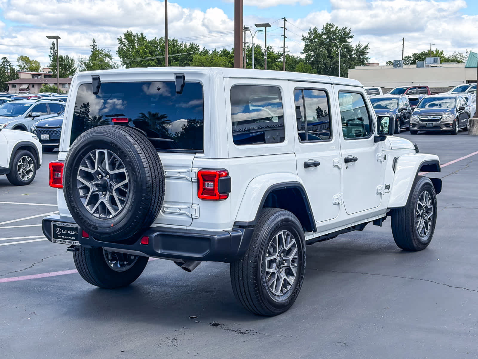 Used 2025 Jeep Wrangler Sahara AWD/4WD image 4