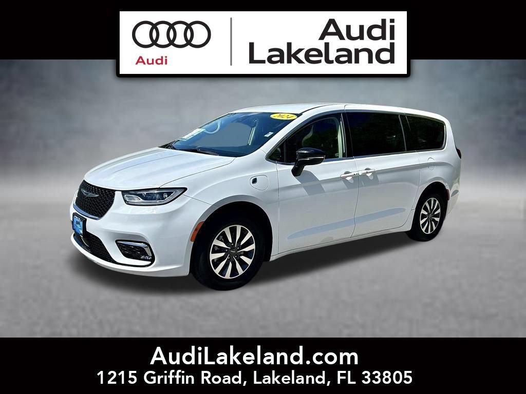 Used 2024 Chrysler Pacifica Limited FWD image 1