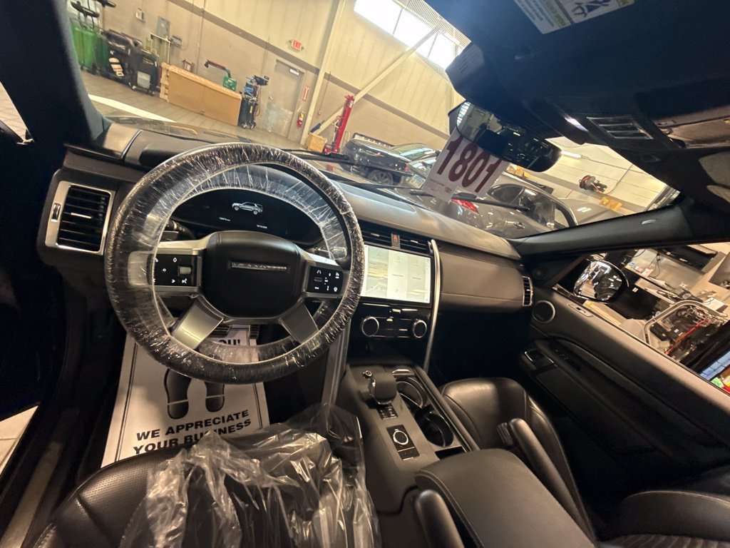 Used 2022 Land Rover Discovery HSE R-Dynamic AWD/4WD image 14