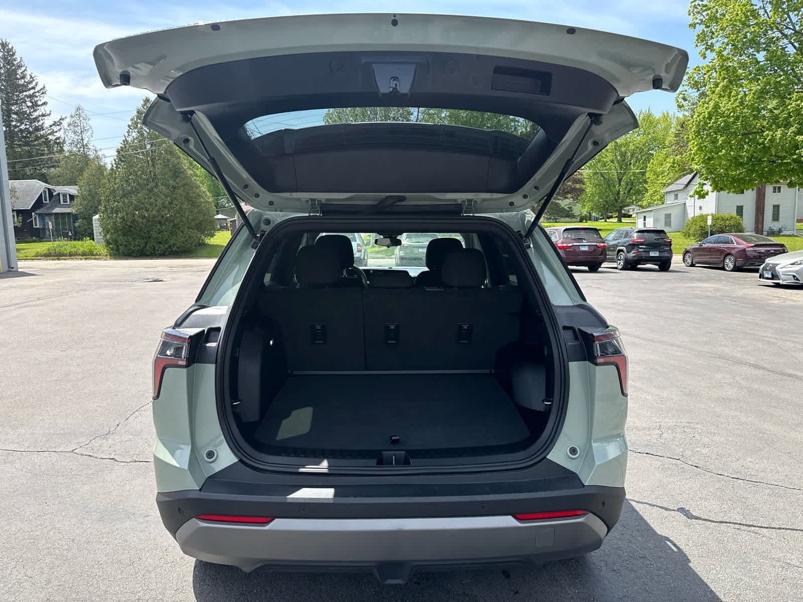 Used 2026 Chevrolet Equinox LT w/ LPO, Floor Liner Package AWD/4WD image 15