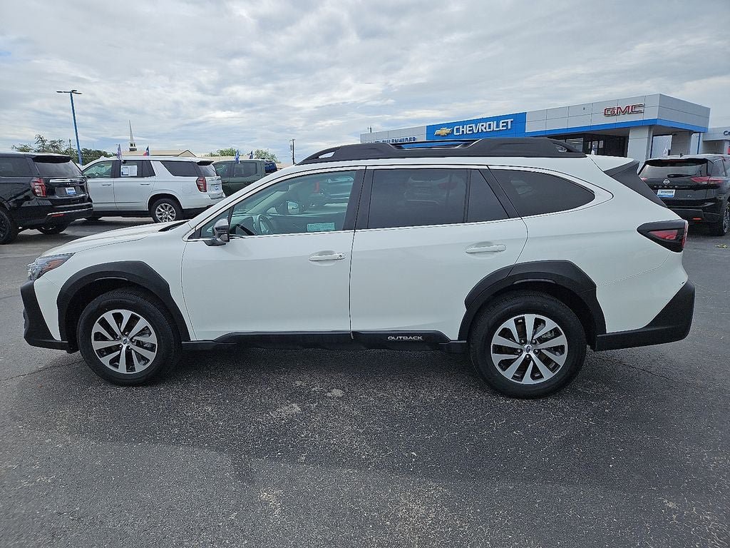Used 2025 Subaru Outback Premium AWD/4WD image 3