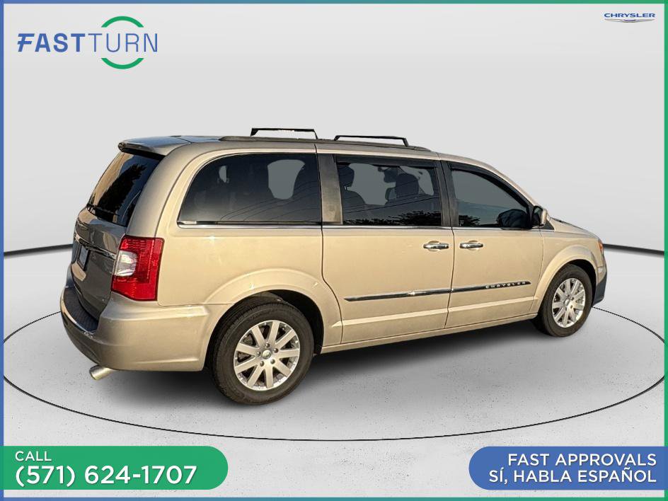 Used 2015 Chrysler Town & Country Touring image 10
