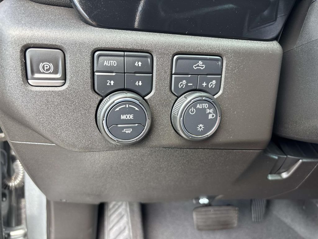 Used 2023 Chevrolet Silverado 1500 LT AWD/4WD image 18