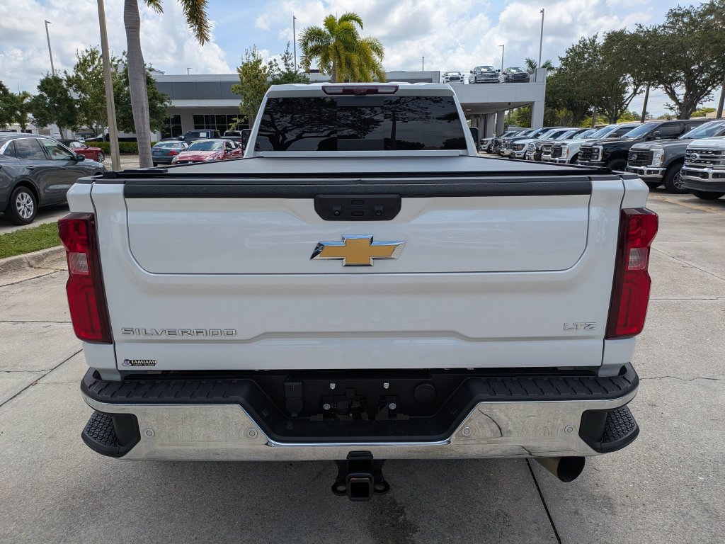 Used 2024 Chevrolet Silverado 3500 LTZ w/ LTZ Plus Package AWD/4WD image 5