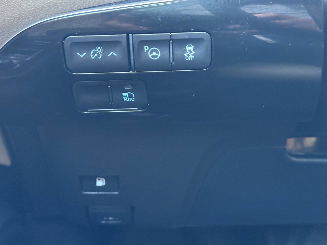 Used 2021 Toyota Prius LE image 35