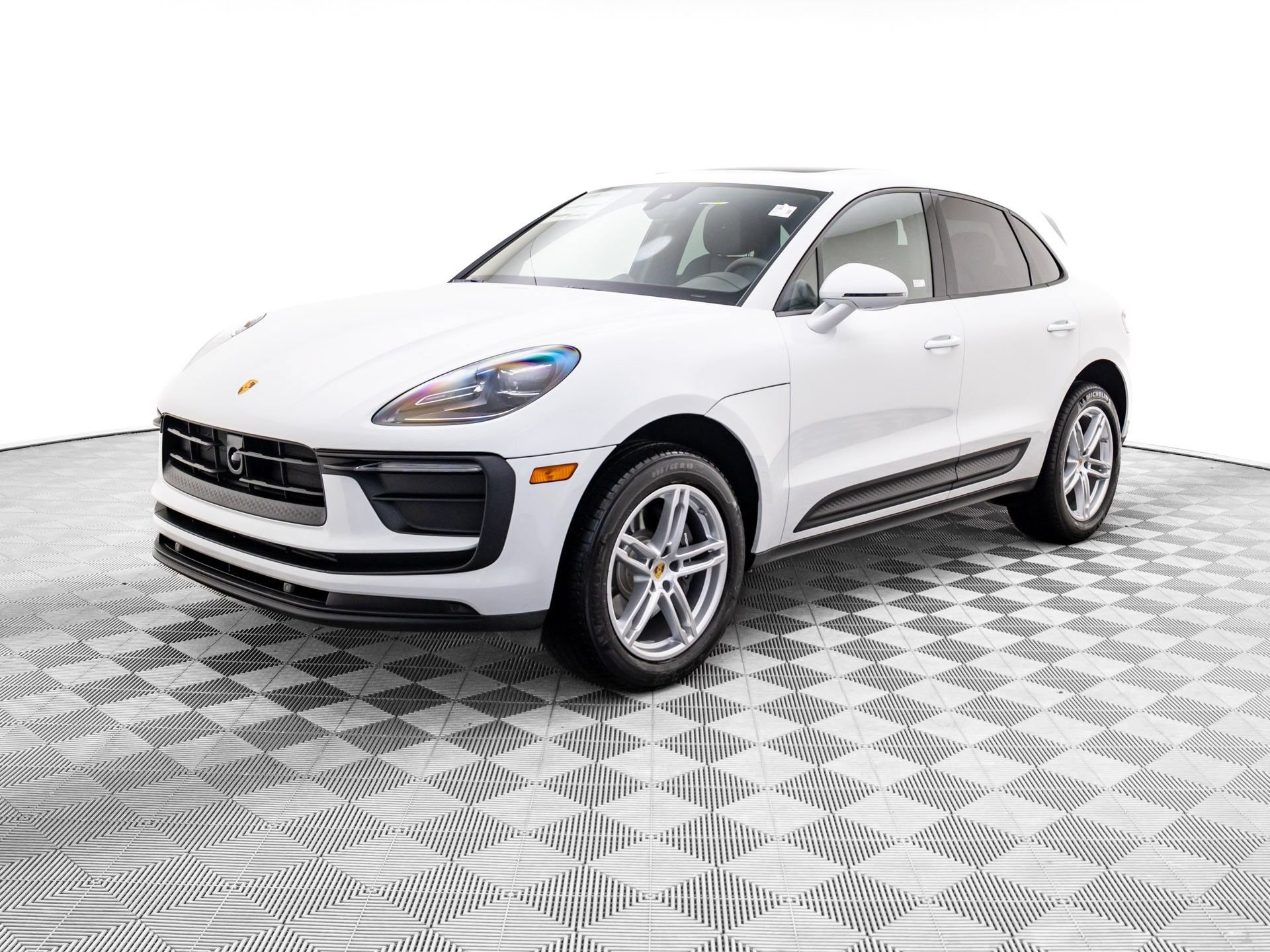 Certified 2026 Porsche Macan AWD/4WD image 1