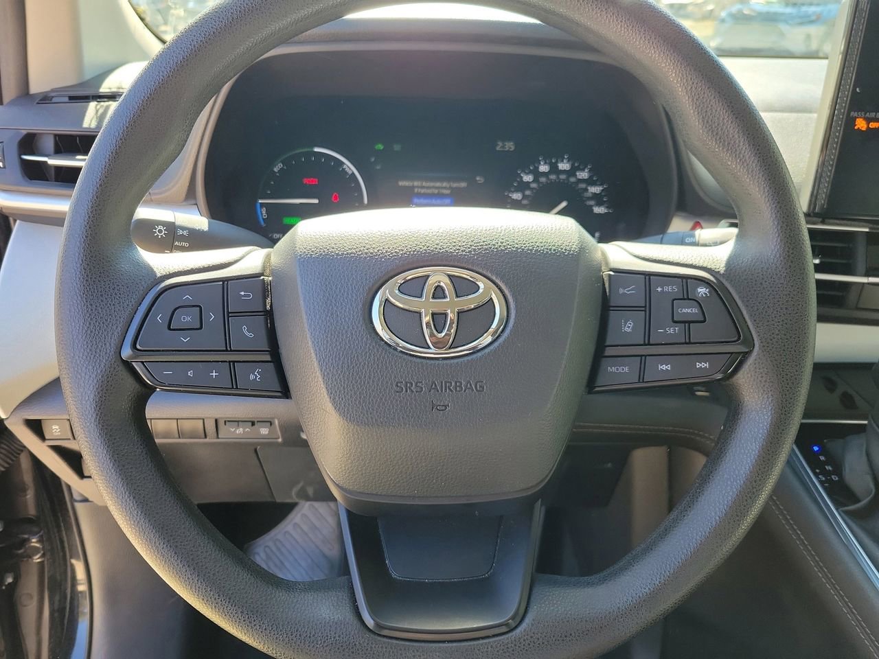 Used 2025 Toyota Sienna LE image 18