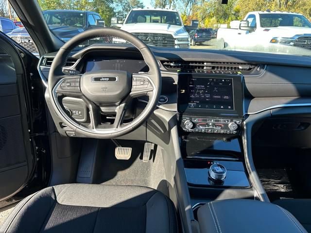 New 2025 Jeep Grand Cherokee 4WD image 16