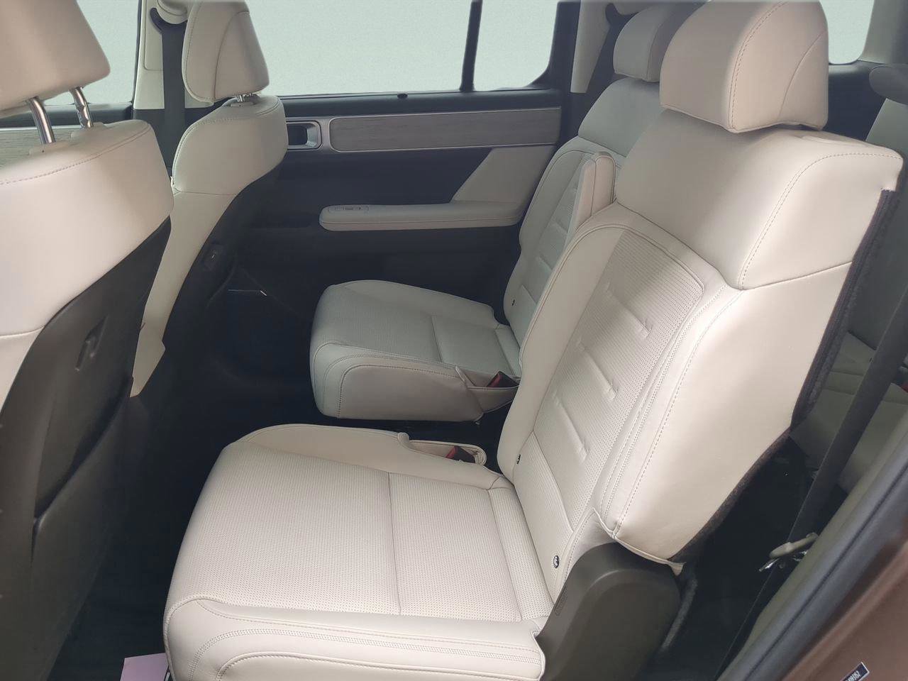 Used 2025 Hyundai Santa Fe Calligraphy AWD/4WD image 12