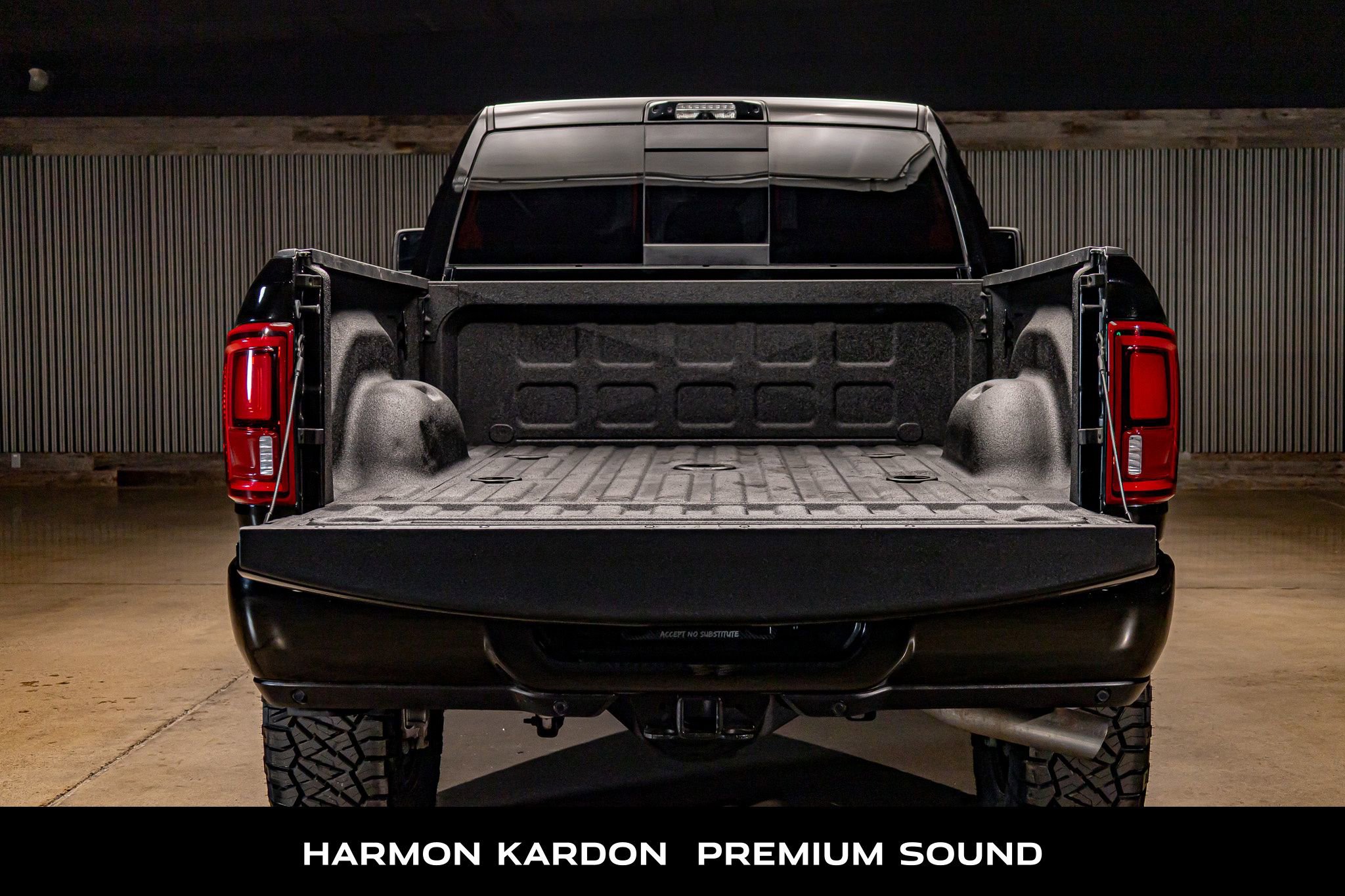 Used 2025 RAM 3500 Laramie AWD/4WD image 9