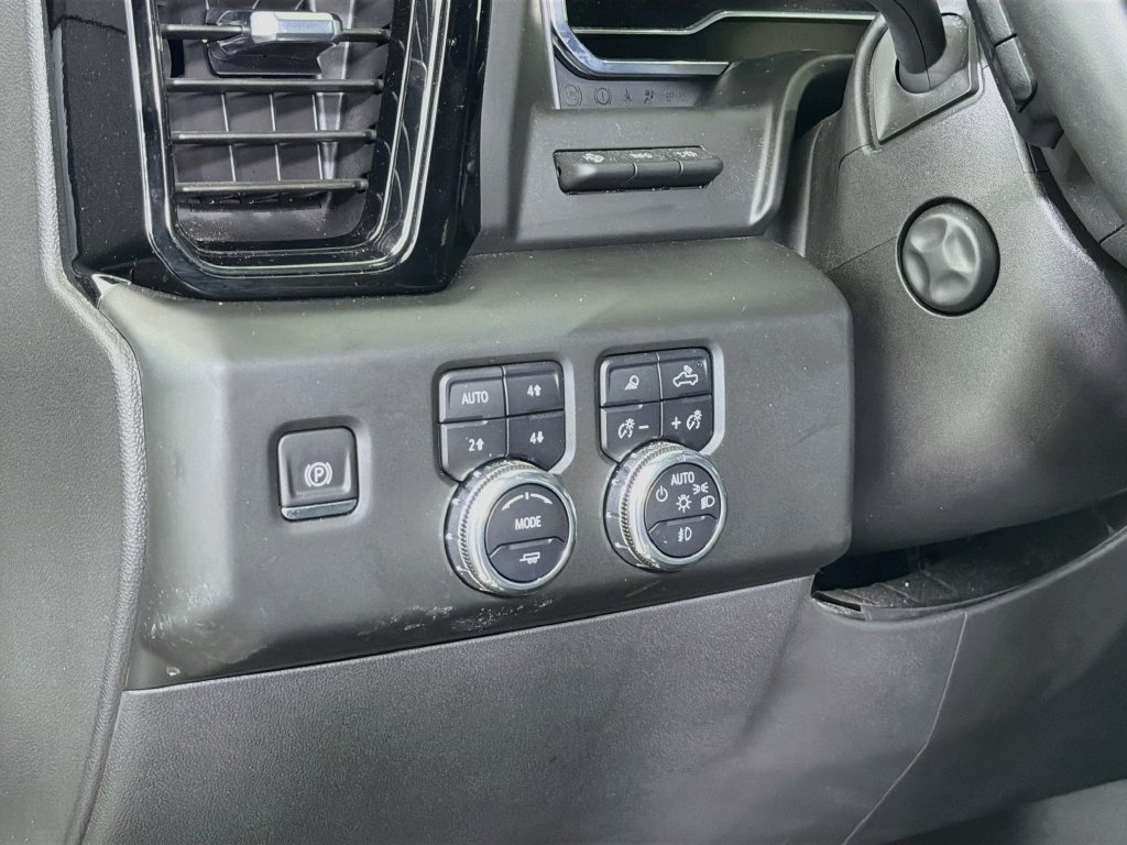 Used 2025 GMC Sierra 1500 AT4 w/ Technology Package AWD/4WD image 13