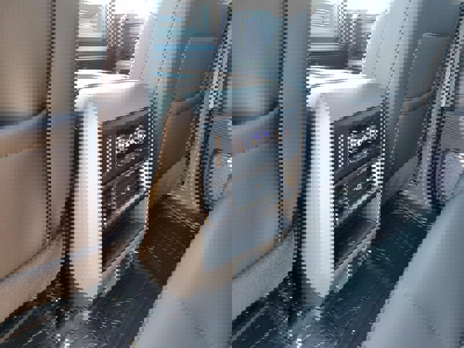 New 2025 GMC Hummer EV 2X w/ LPO, Illumination Package image 31