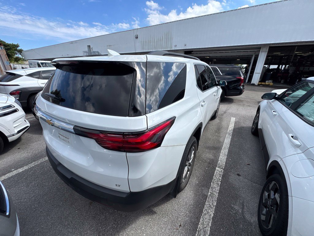 Used 2022 Chevrolet Traverse LT FWD image 17