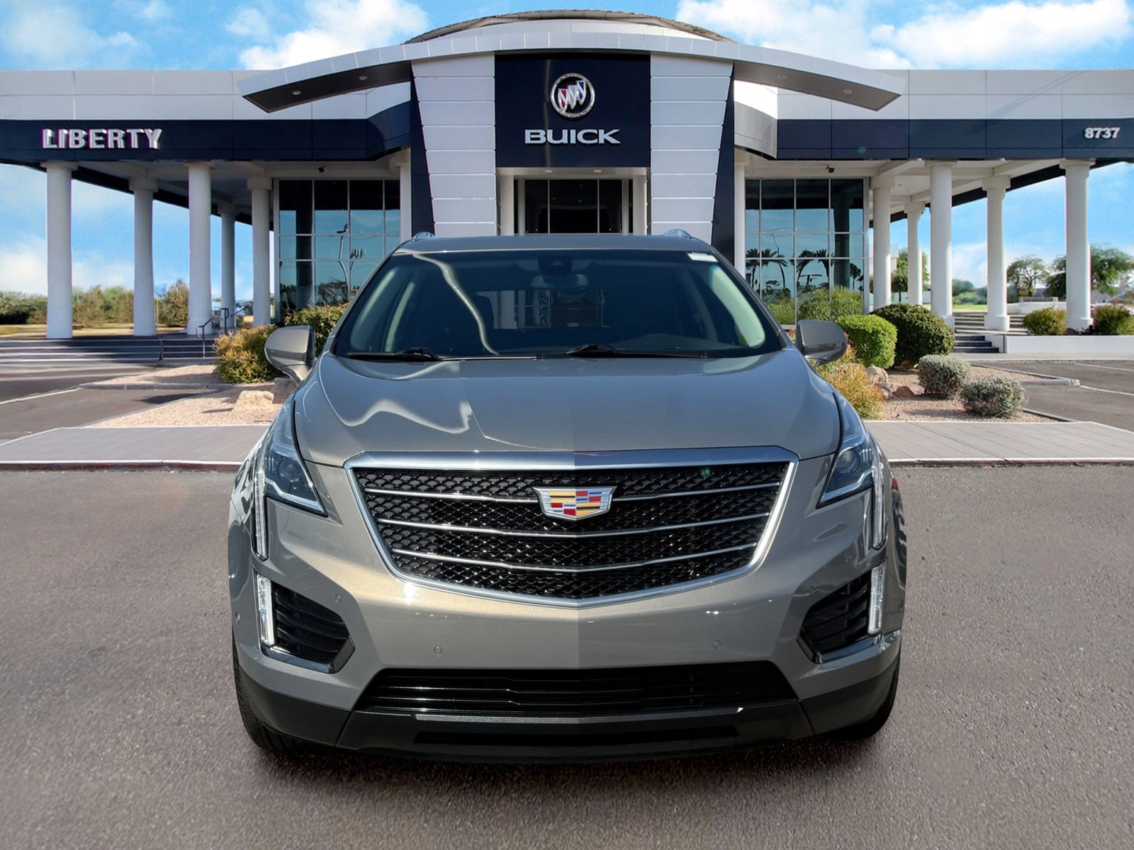 Used 2018 Cadillac XT5 Premium Luxury w/ LPO, Black Ice Package FWD image 4