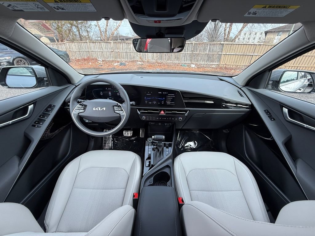 Certified 2025 Kia Niro EX Touring image 24