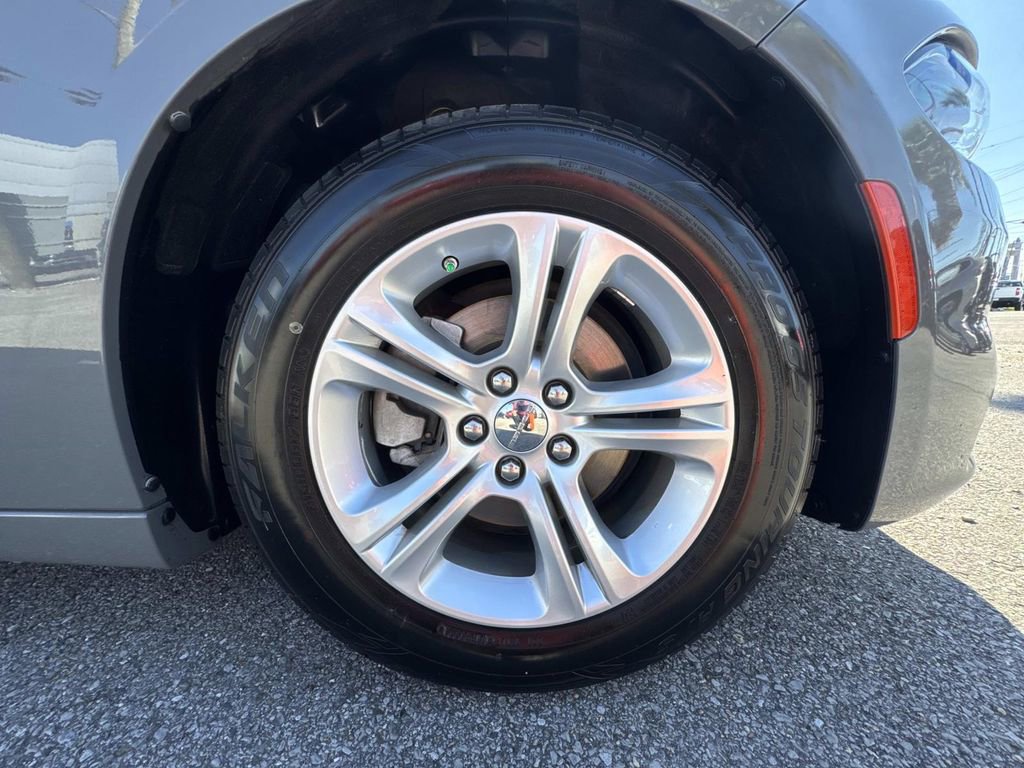 Used 2023 Dodge Charger SXT image 4