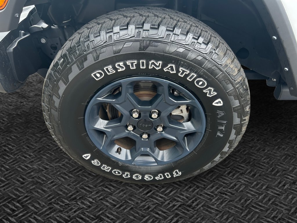 Certified 2023 Jeep Gladiator Sport AWD/4WD image 11