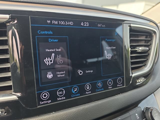 Used 2018 Chrysler Pacifica Touring-L Plus FWD image 32