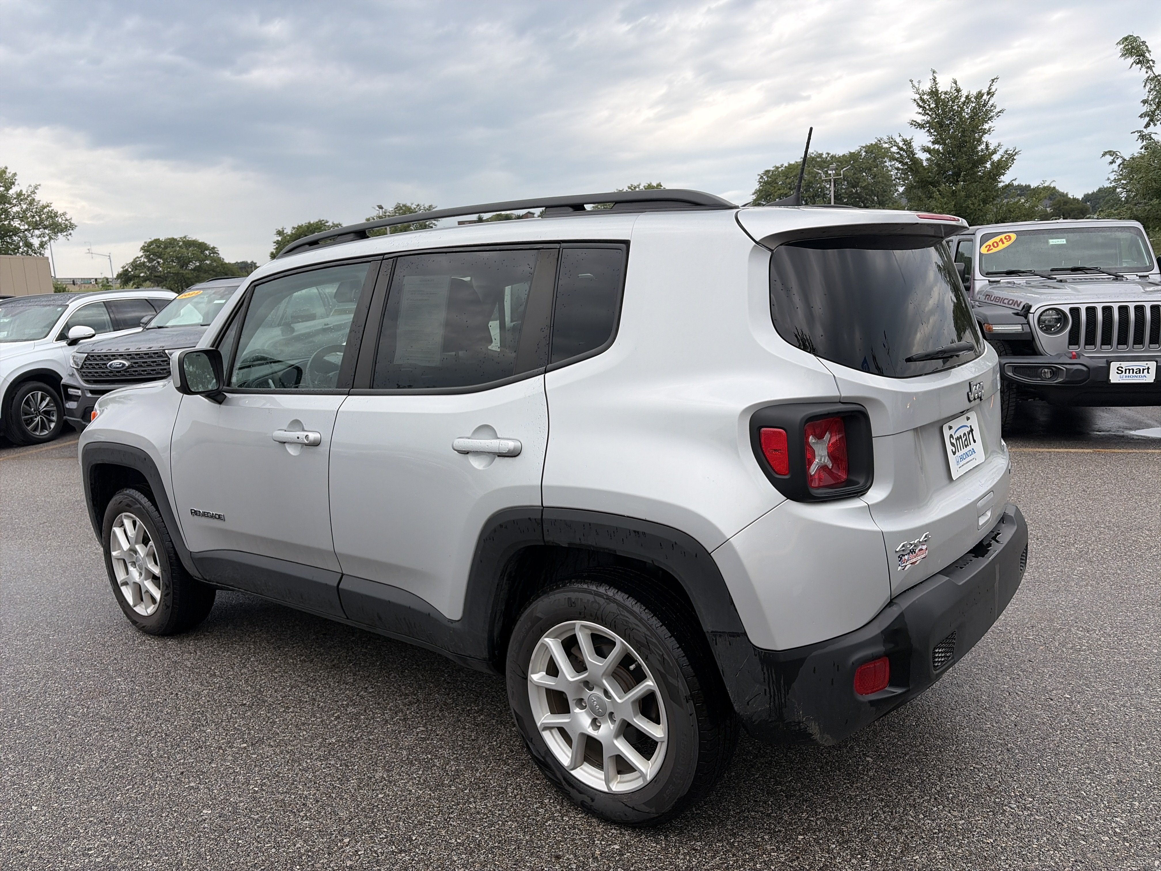 Used 2020 Jeep Renegade Latitude w/ Cold Weather Group AWD/4WD image 6