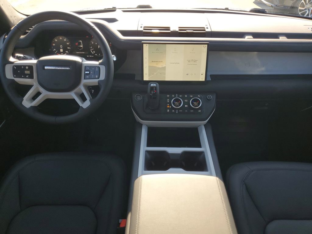 Used 2025 Land Rover Defender 130 X-Dynamic SE AWD/4WD image 28