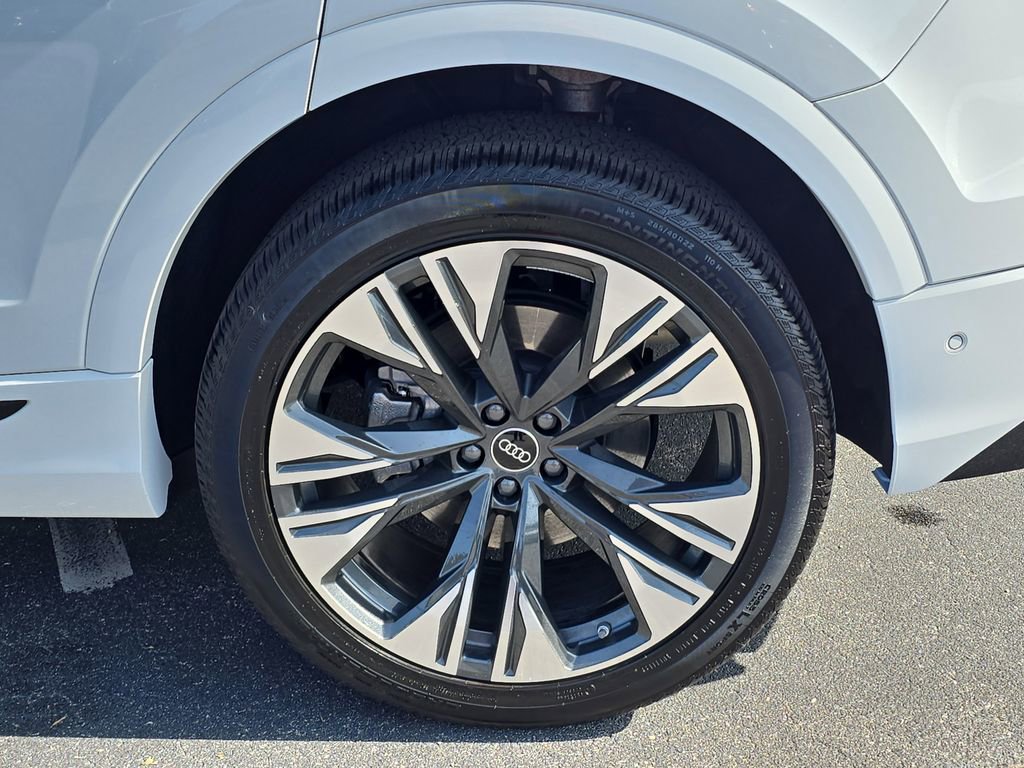 Used 2025 Audi Q8 Premium Plus w/ Premium Plus Package image 34