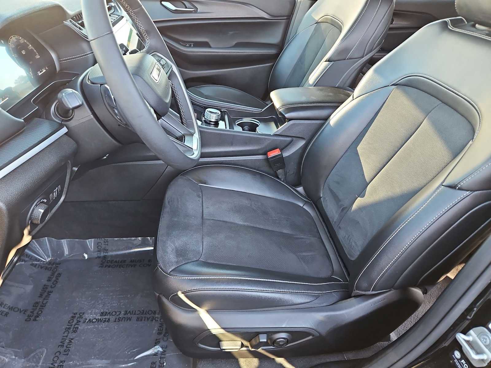 Used 2024 Jeep Grand Cherokee Altitude image 16