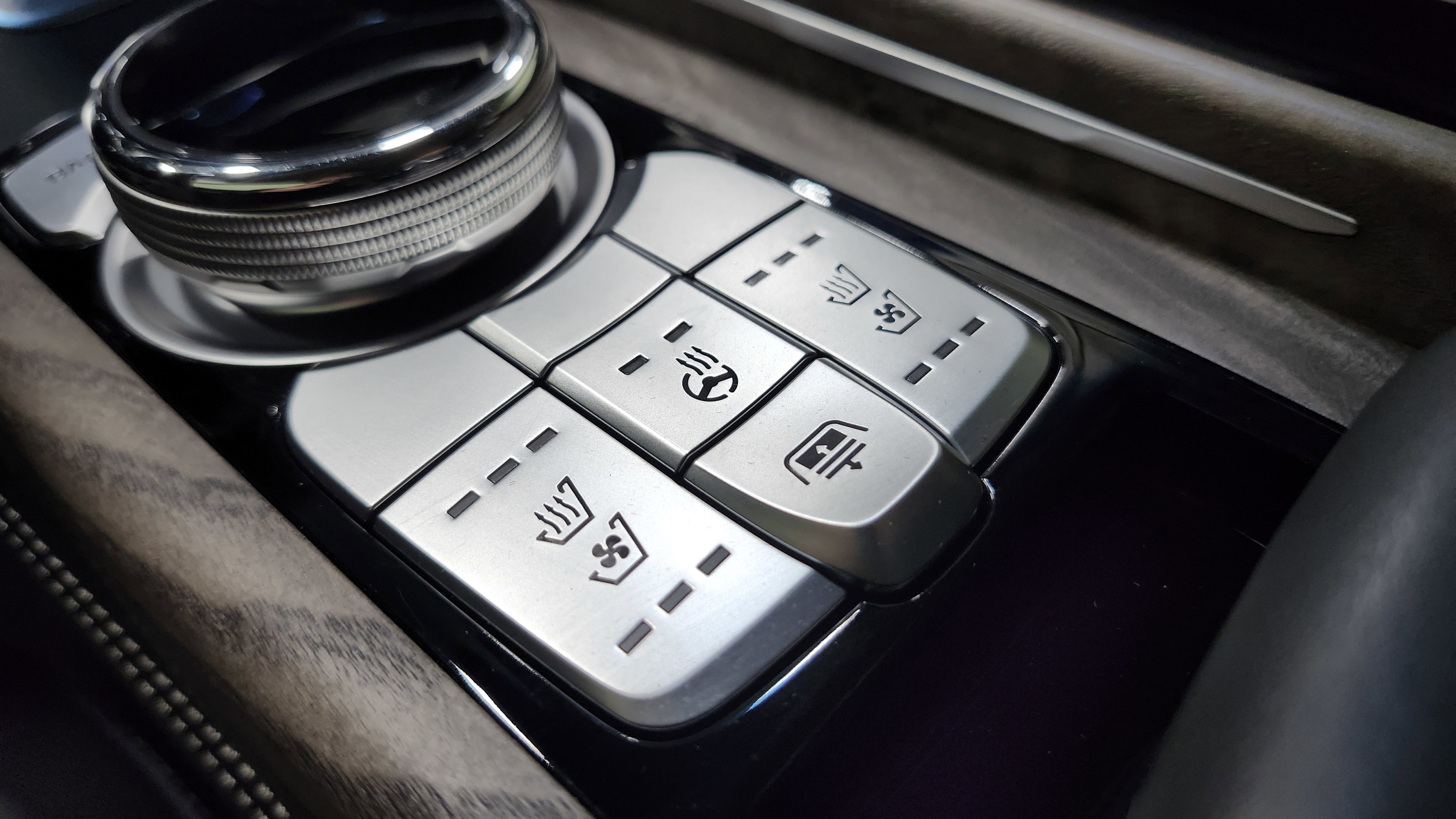 Used 2021 Genesis G90 3.3T Premium image 12