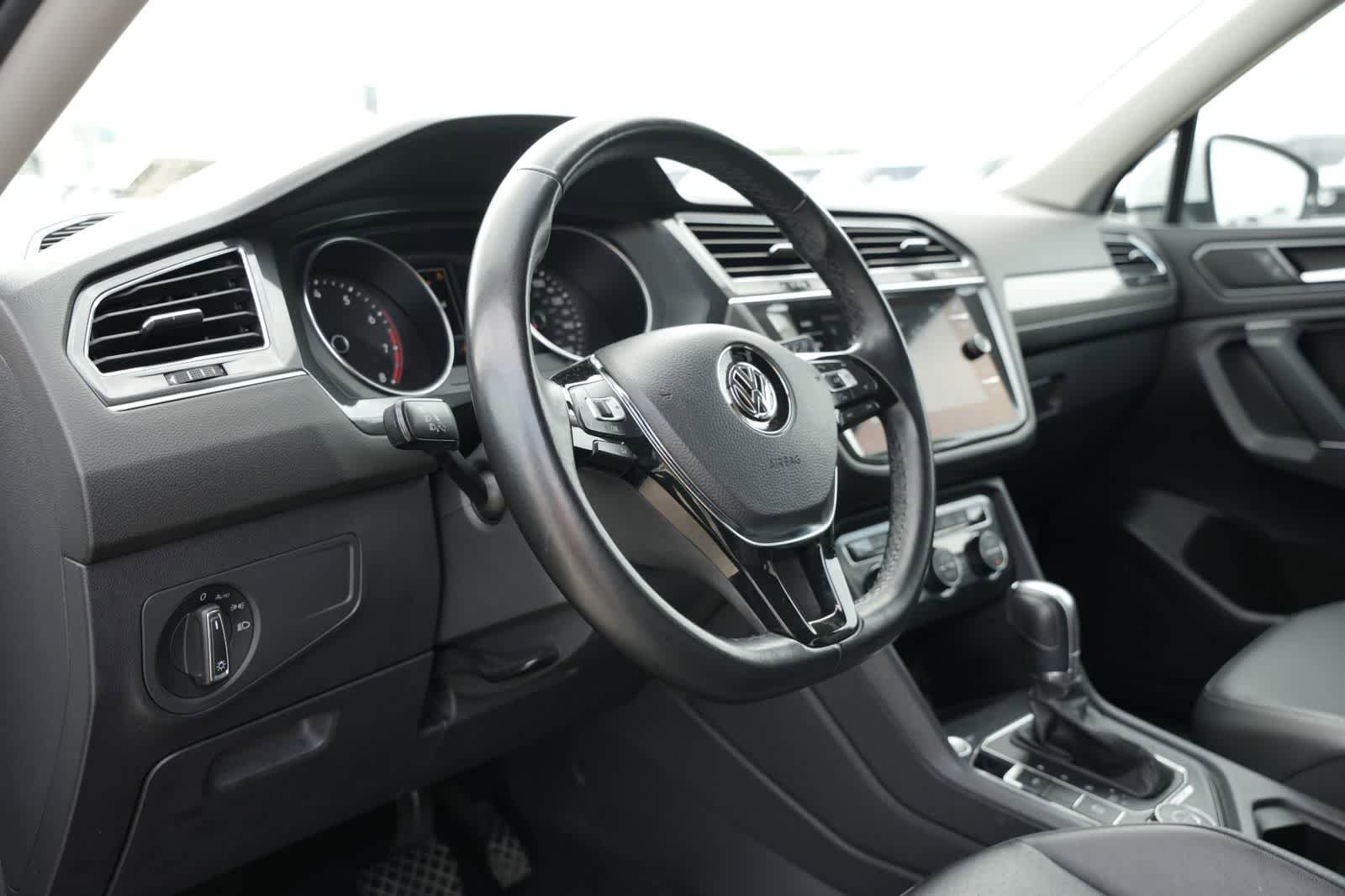 Used 2018 Volkswagen Tiguan SE w/ 3rd Row Seat Package AWD/4WD image 16