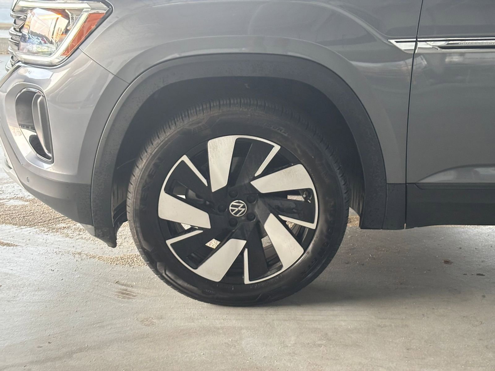 Used 2025 Volkswagen Atlas Cross Sport SE image 30