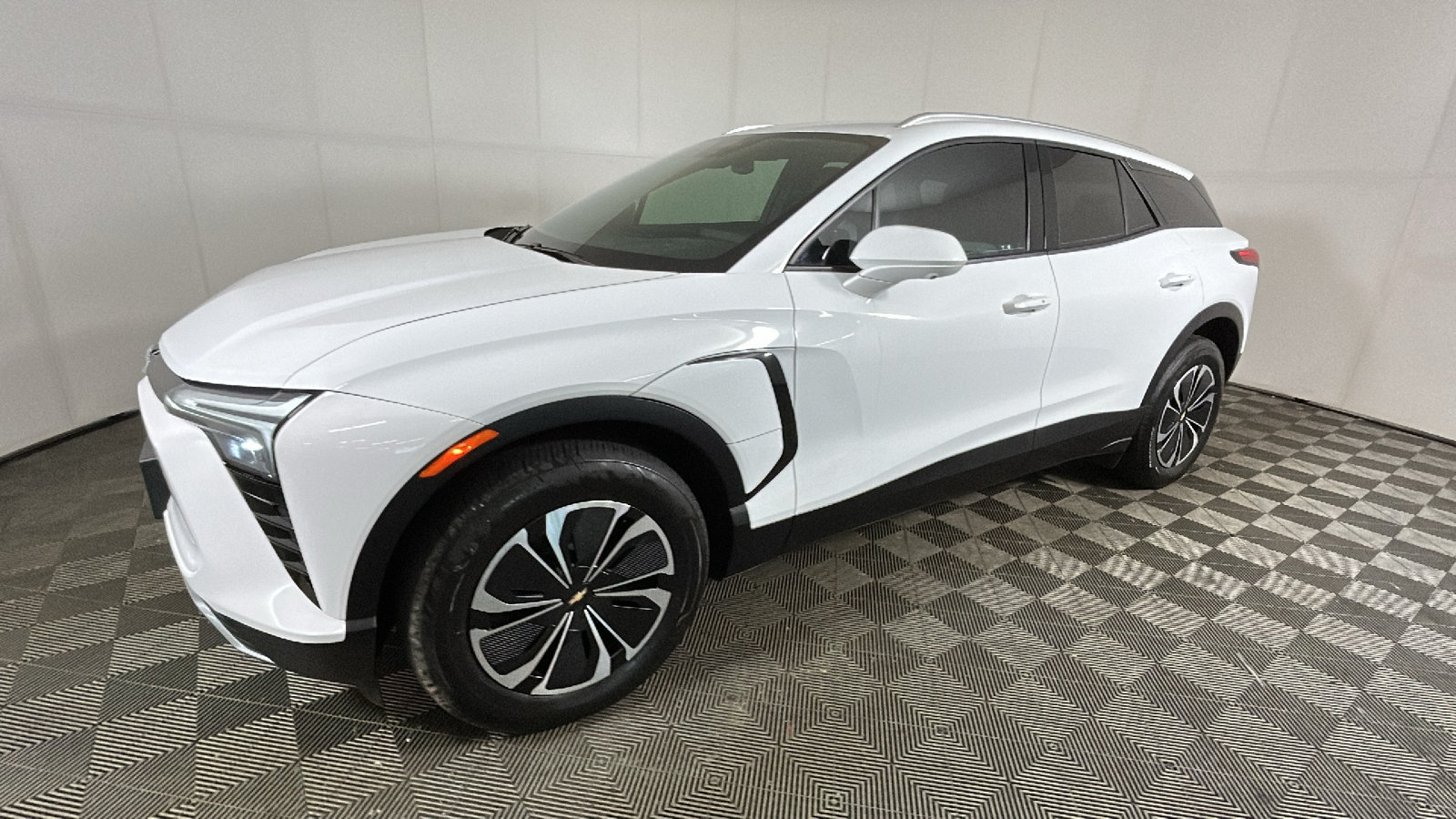 Used 2024 Chevrolet Blazer EV LT AWD/4WD image 8