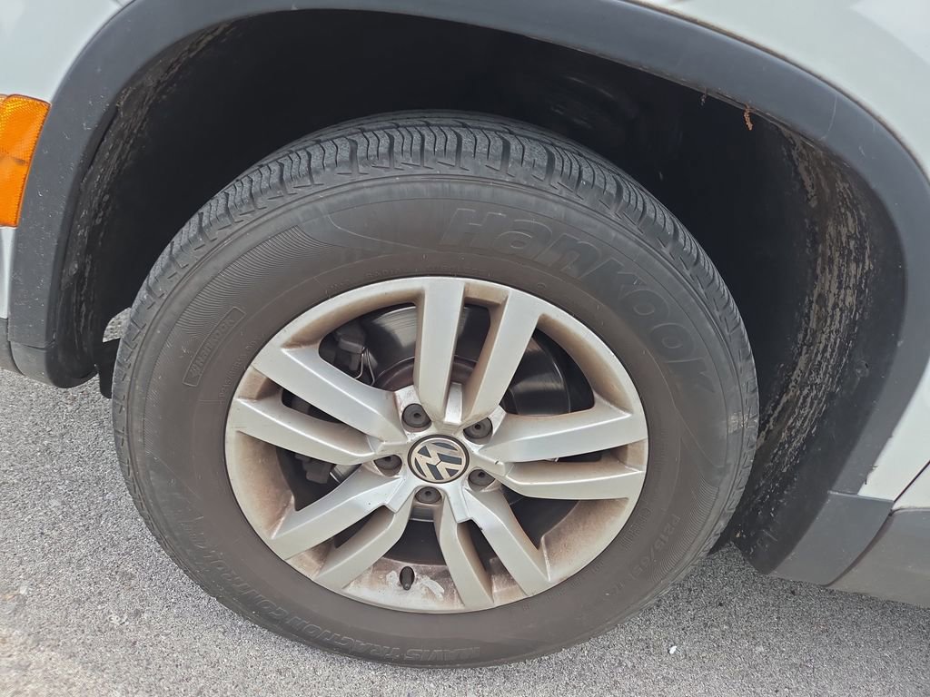 Used 2017 Volkswagen Tiguan S AWD/4WD image 9