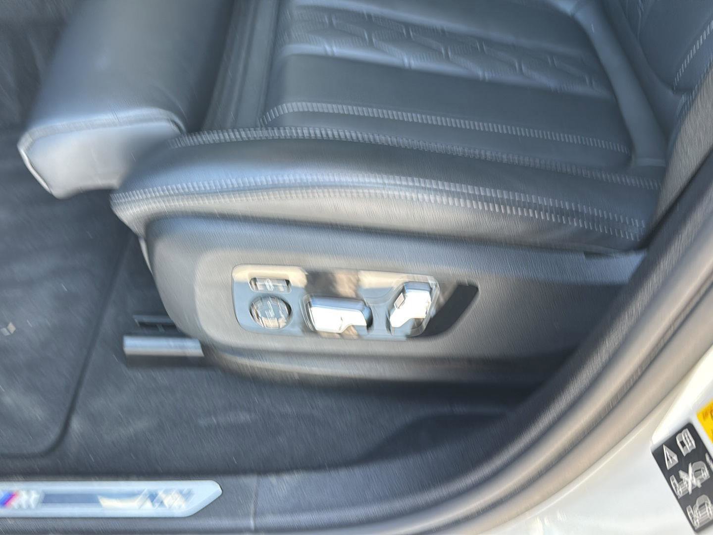 Certified 2024 BMW X6 xDrive40i w/ Premium Package image 27