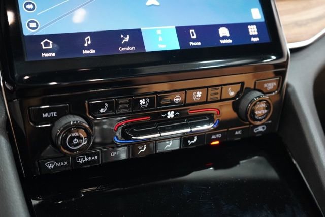 Used 2025 Jeep Grand Cherokee Summit w/ Obsidian Package image 26