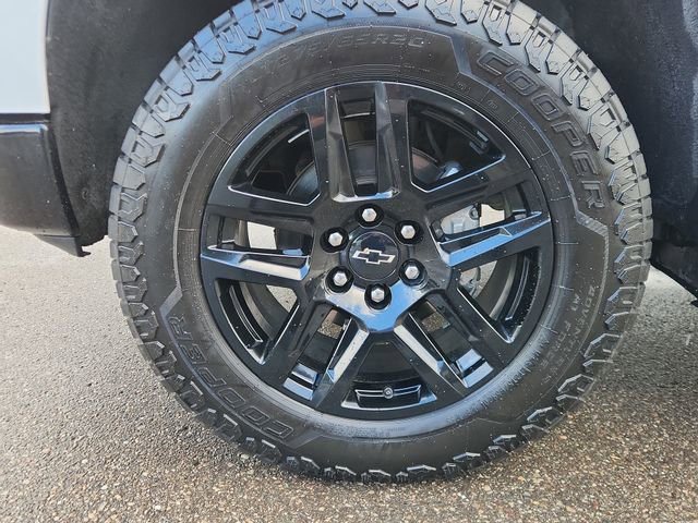 Used 2023 Chevrolet Silverado 1500 LT Trail Boss w/ LPO, Dark Essentials Package image 10