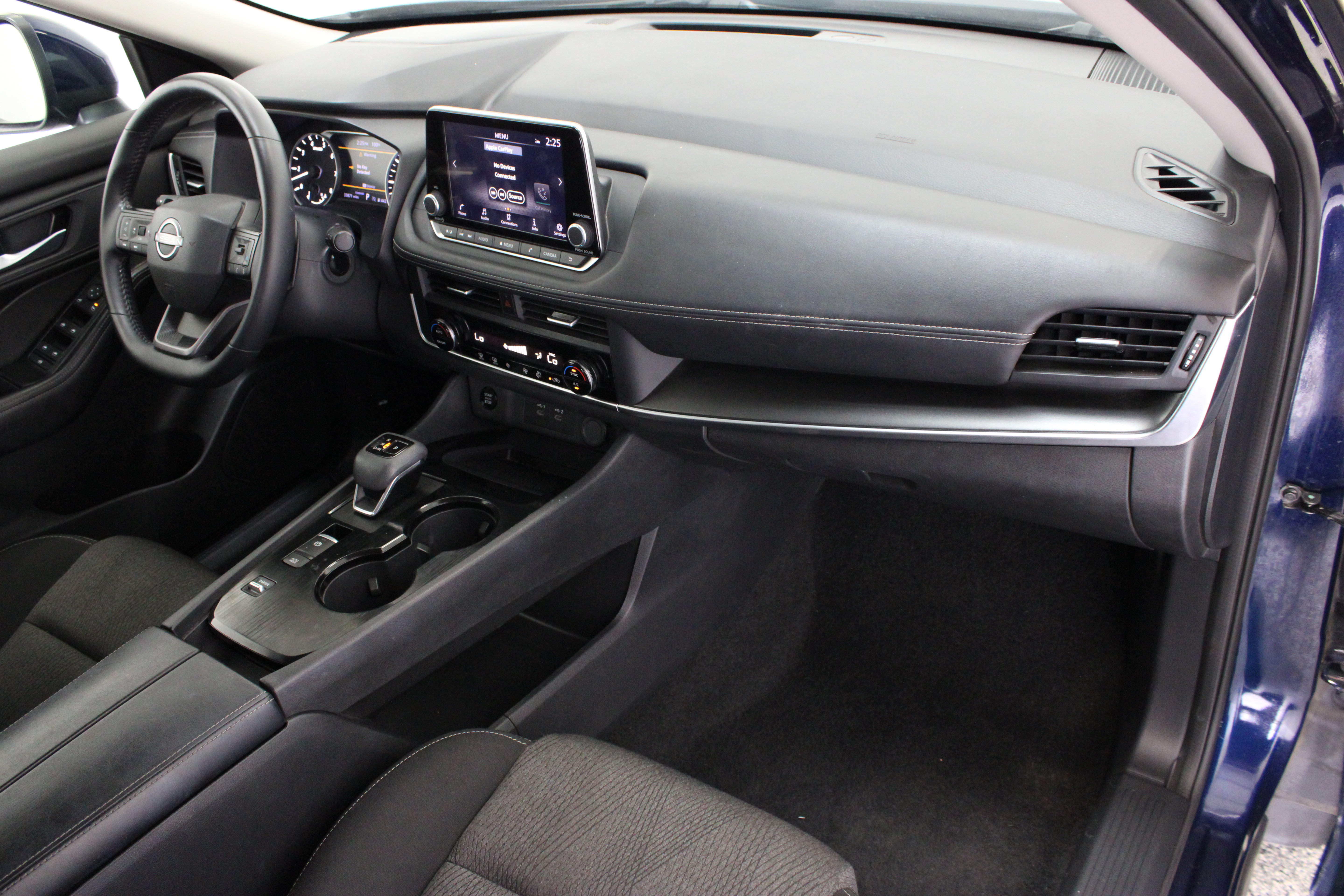 Used 2025 Nissan Rogue SV FWD image 35