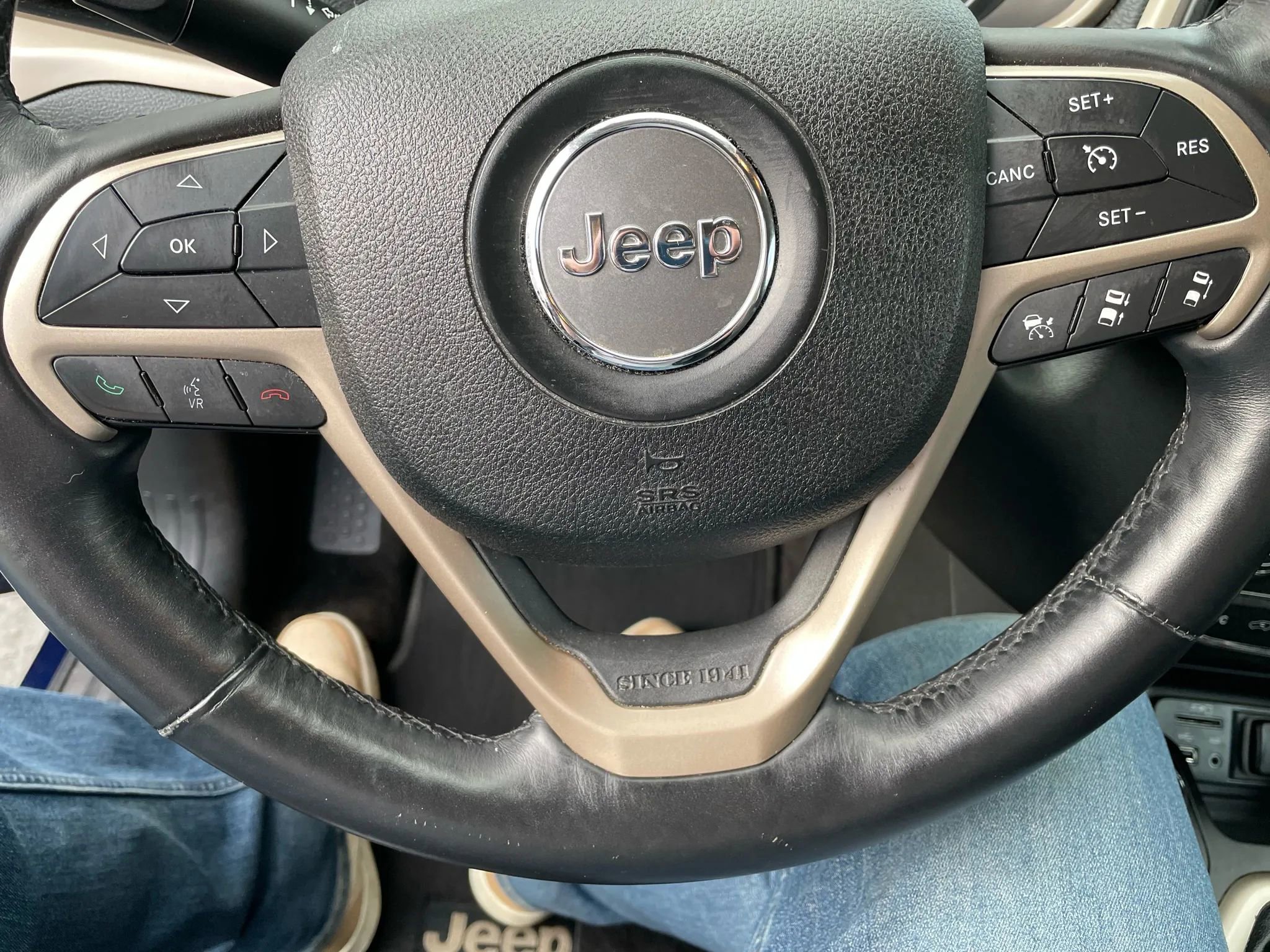 Used 2015 Jeep Cherokee Limited w/ Luxury Group image 13