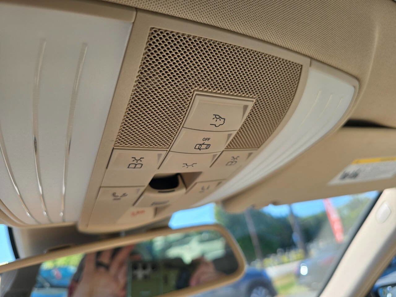 Used 2016 Mercedes-Benz E 250 4MATIC Sedan image 19