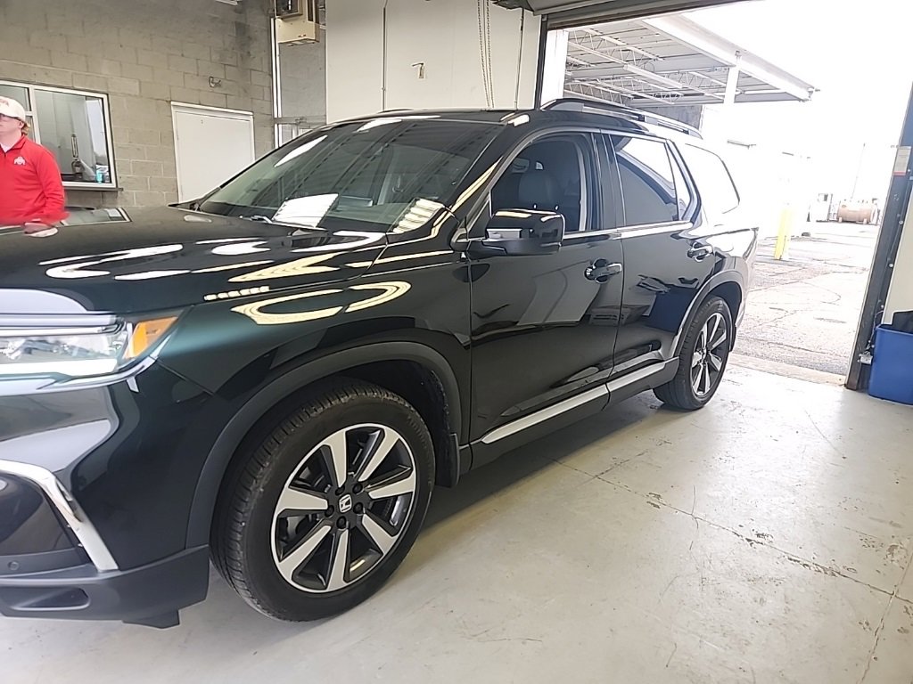 Used 2025 Honda Pilot Touring image 2