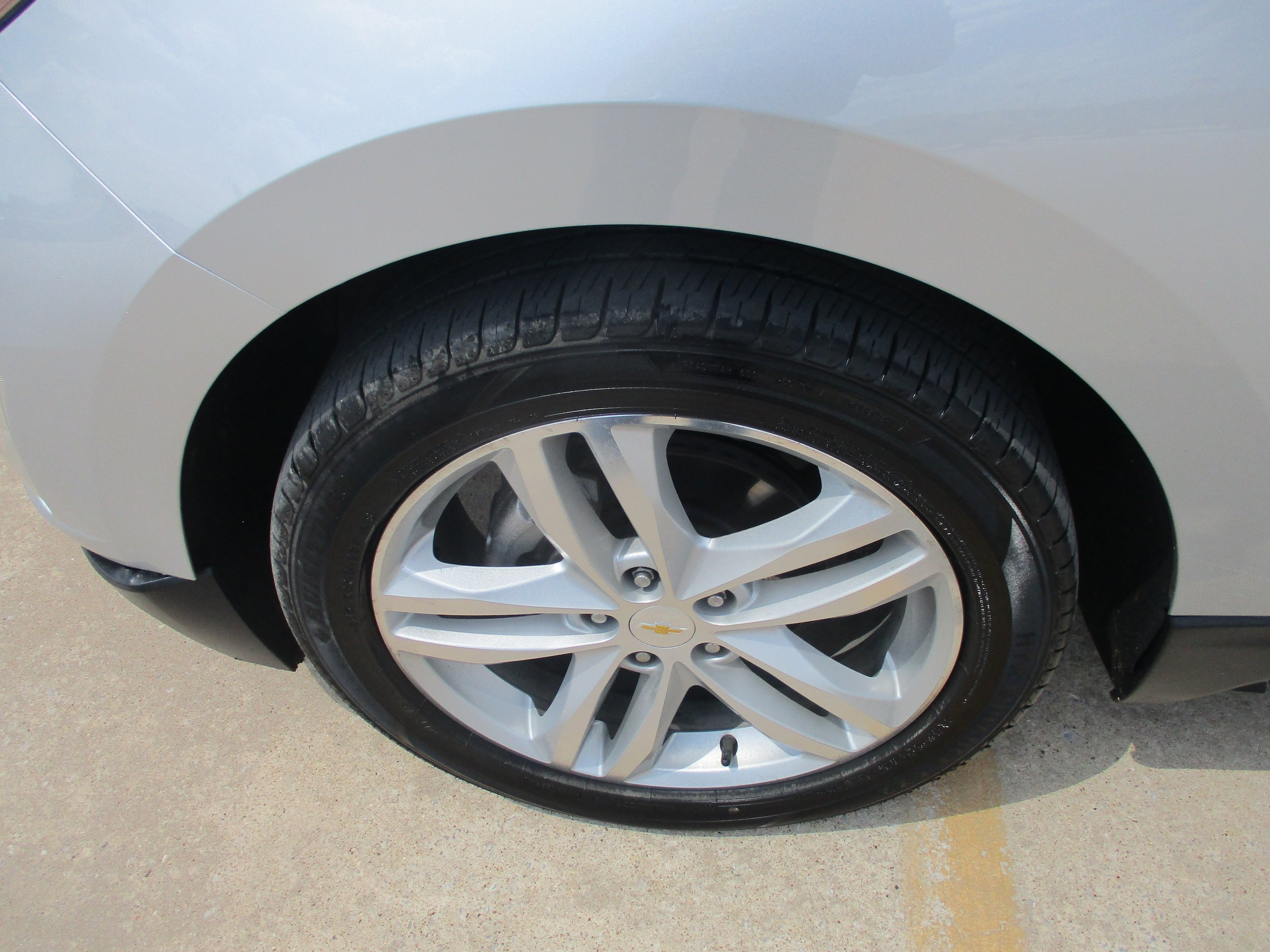 Used 2018 Chevrolet Equinox Premier FWD image 3