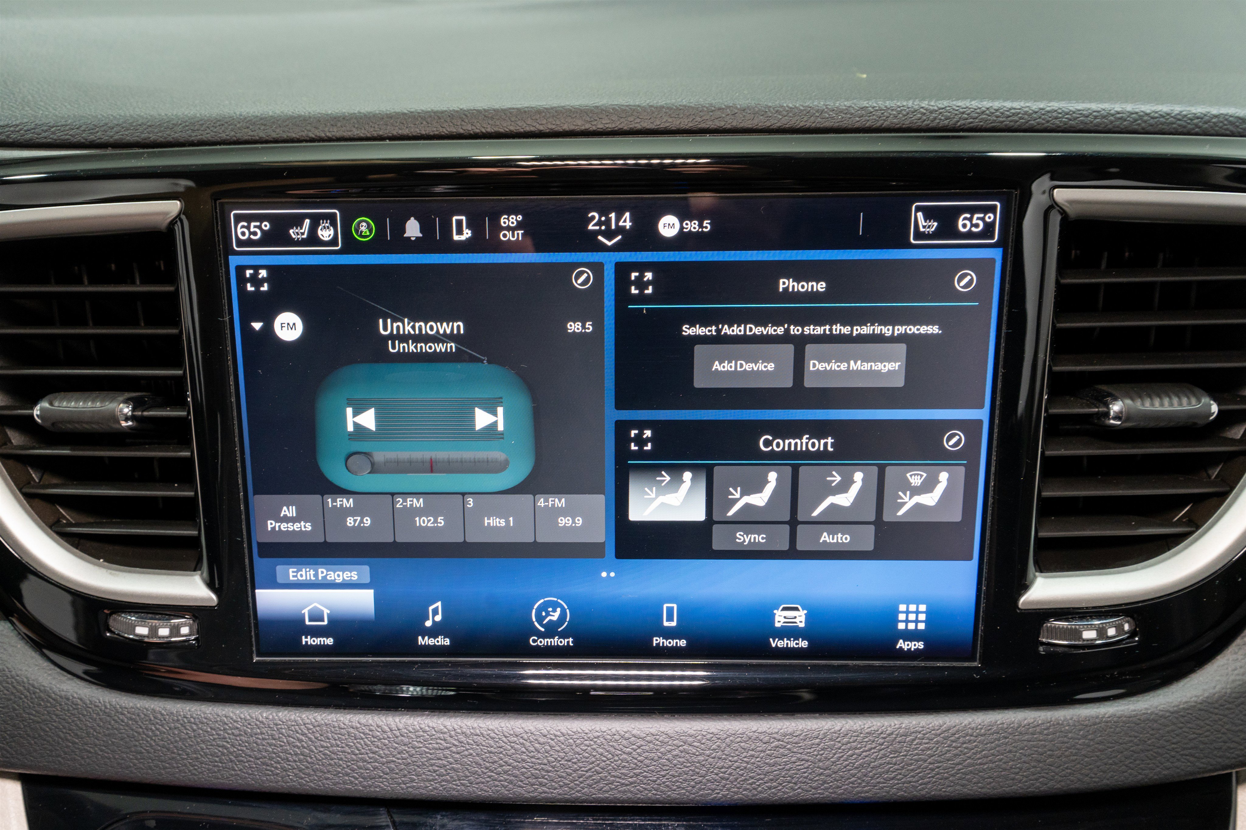 Used 2024 Chrysler Pacifica Touring-L image 17