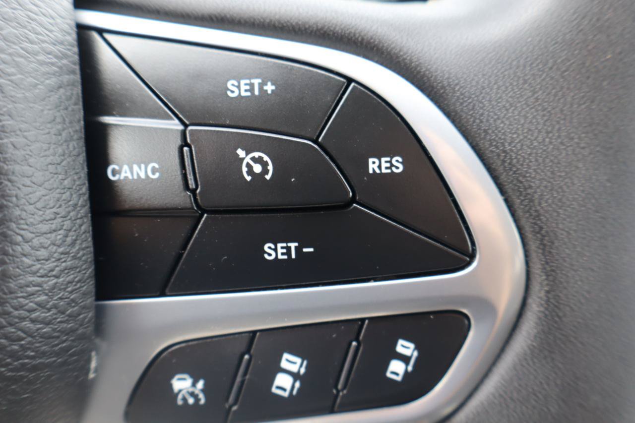 Used 2023 Chrysler Pacifica Touring-L FWD image 21