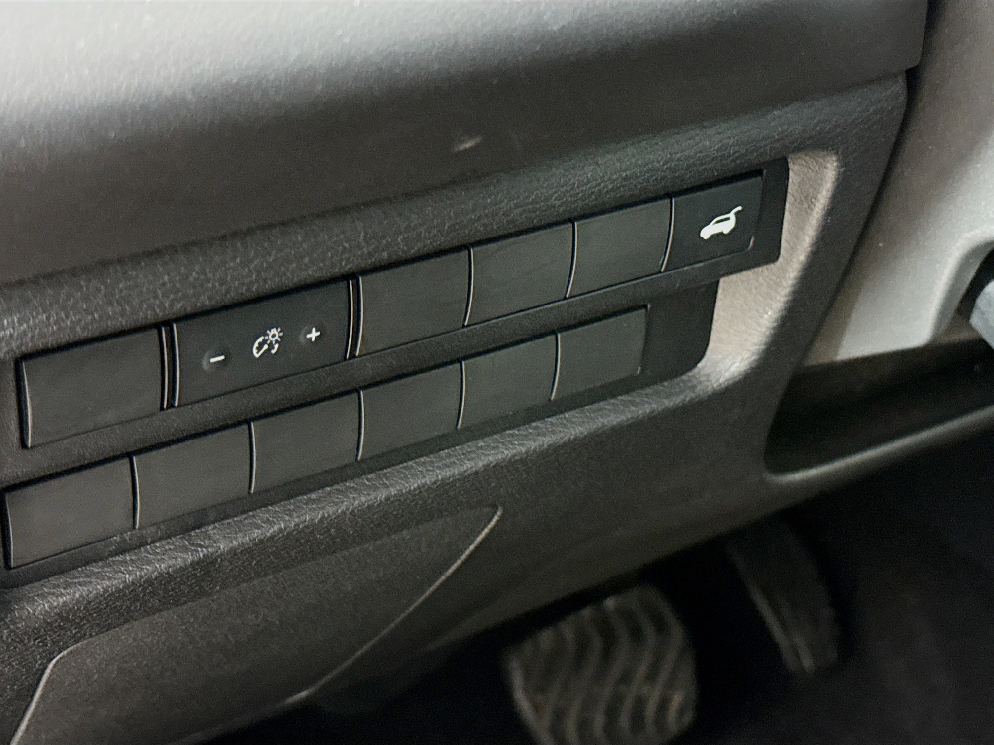 Used 2024 Mitsubishi Outlander SE Black Edition FWD image 9