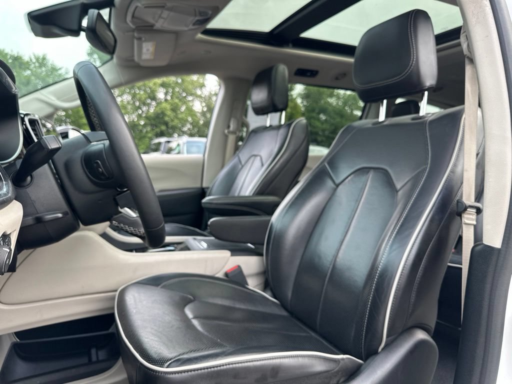Used 2023 Chrysler Pacifica Limited FWD image 42