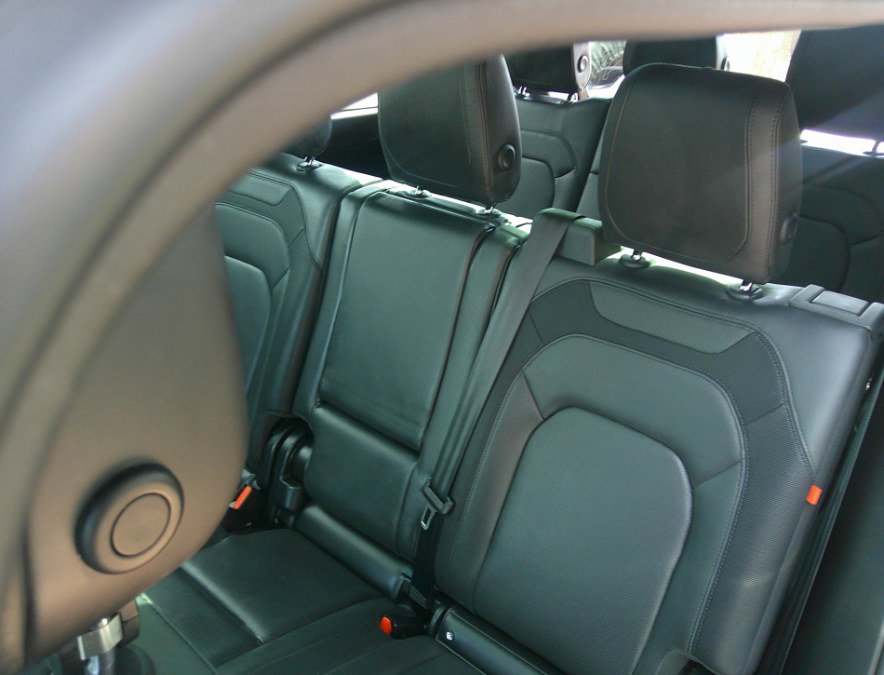 Used 2023 Land Rover Defender 130 X-Dynamic SE image 40